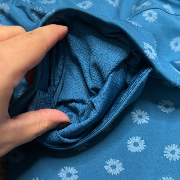 Nanette Lepore compression blue daisy leggings, NWT - Picture 5 of 6